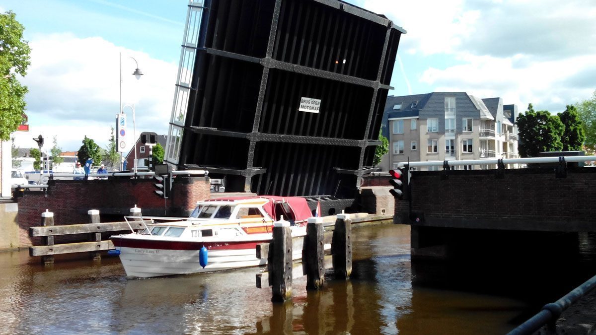 Betriebszeiten der Brücken und Schleusen in Friesland